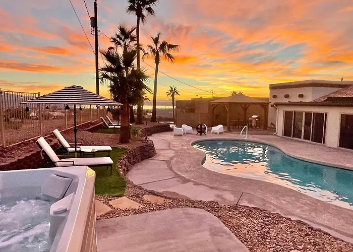Trendy Desert Getaway Pool, Spa, Game Holiday home *