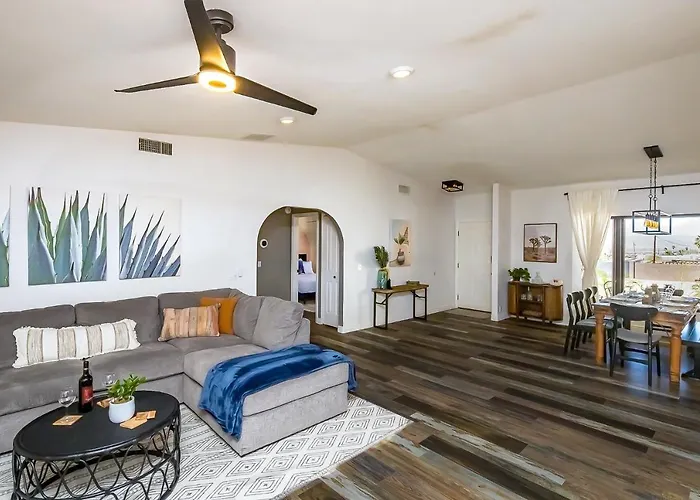 Holiday home Trendy Desert Getaway Pool, Spa, Game *