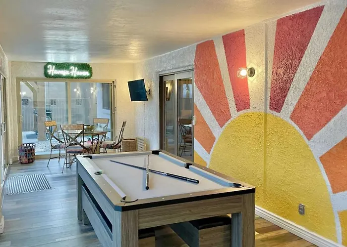 Trendy Desert Getaway Pool, Spa, Game Holiday home Lake Havasu City