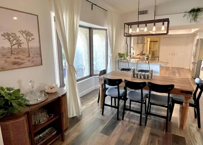 Trendy Desert Getaway Pool, Spa, Game Holiday home Lake Havasu City