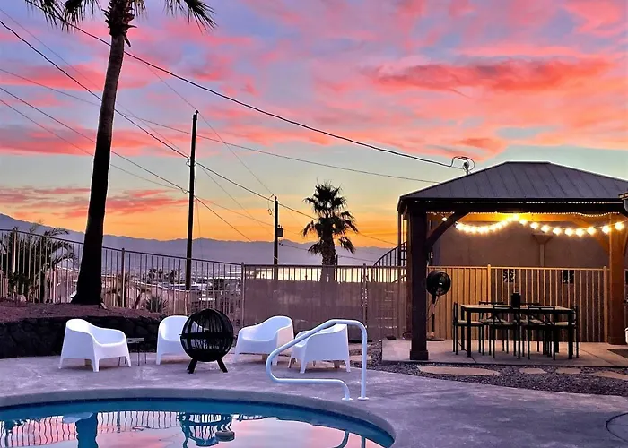 Trendy Desert Getaway Pool, Spa, Game Lake Havasu City
