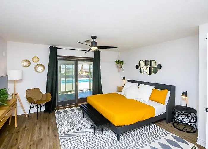 Trendy Desert Getaway Pool, Spa, Game Holiday home Lake Havasu City