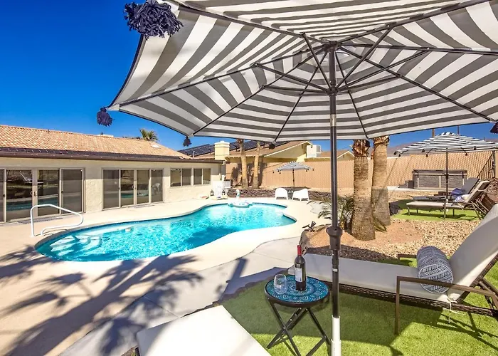 Holiday home Trendy Desert Getaway Pool, Spa, Game