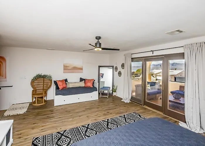 Trendy Desert Getaway Pool, Spa, Game Lake Havasu City