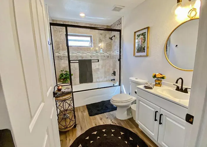 Holiday home Trendy Desert Getaway Pool, Spa, Game Lake Havasu City