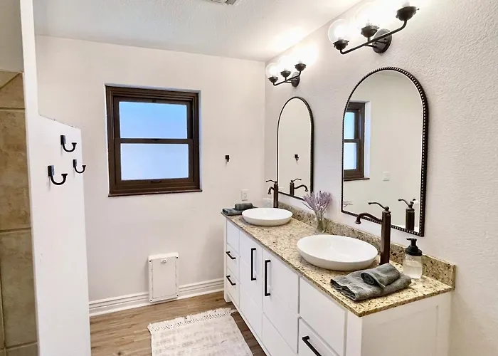 Trendy Desert Getaway Pool, Spa, Game * Lake Havasu City